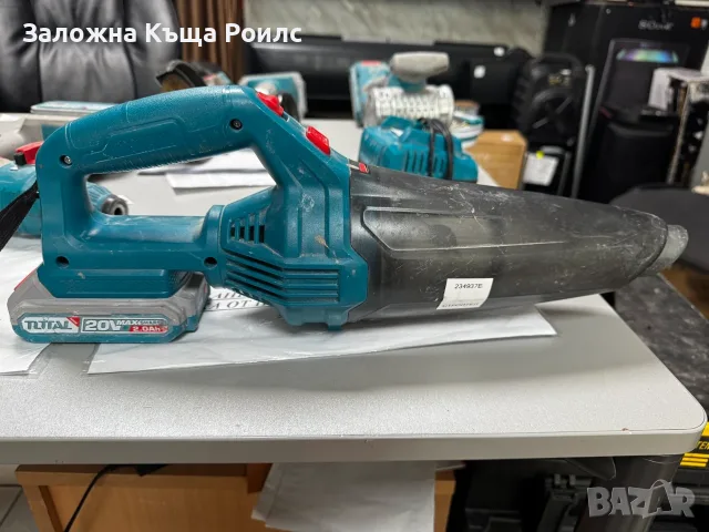 Компактна акумулаторна прахосмукачка TOTAL TVLI2001 (20V) с батерия 2.0 Ah