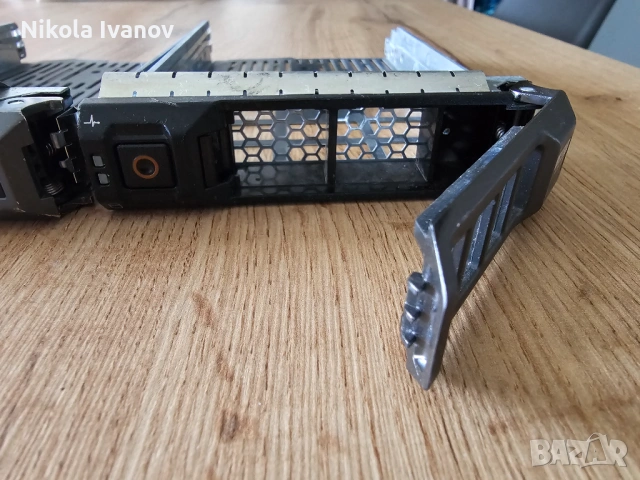 Dell PowerEdge 3.5" HDD Caddy (F238F / 0F238F) – SAS/SATA Шейни за R210, R310, R410, R320, R510 и др, снимка 3 - Други - 54455000
