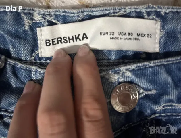 Bershka 32 дънки с черешки, снимка 3 - Дънки - 55421947