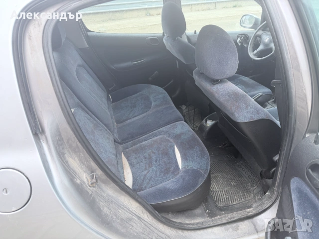Peugeot 206 1.4i Газ/Бензин - 2000 г., 4 врати, снимка 11 - Автомобили и джипове - 54639709