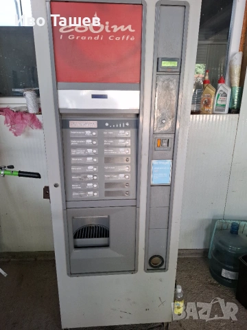 Продавам вендинг машина Zanussi Spacio