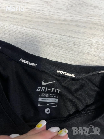 Оригинална дамска тениска Nike Dri-FIT – Размер M – Отлично състояние, снимка 3 - Спортни екипи - 55149649