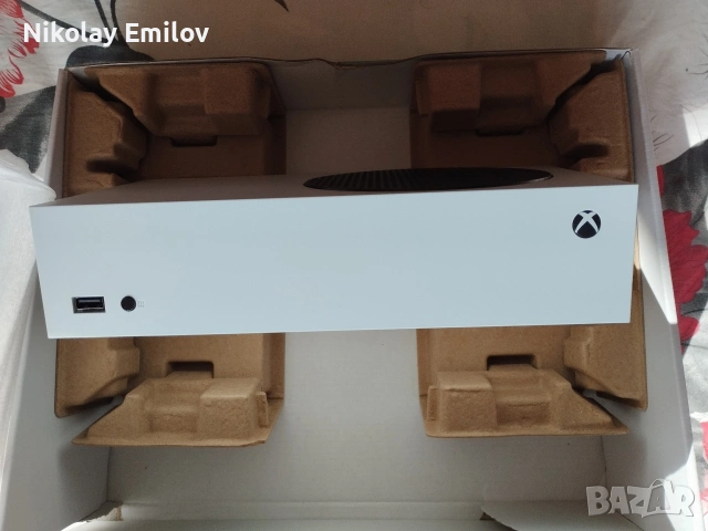 продава се чисто нова гейминг конзола Microsoft xbox series S 512 gb, снимка 4 - Xbox конзоли - 54399964