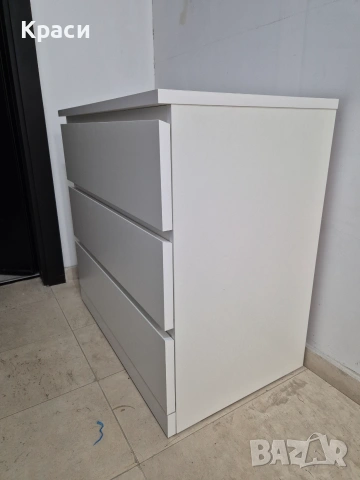 Скрин IKEA MALM с 3 чекмеджета в бял цвят и изчистен скандинавски дизайн.
