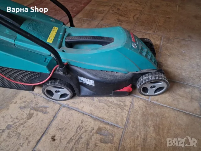 Електрическа косачка Bosch Rotak 32 -1200W, снимка 2 - Градинска техника - 55547134