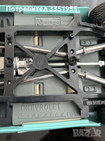 Chevrolet Curvette 1957 1/18 Burago, снимка 13 - Колекции - 54400076