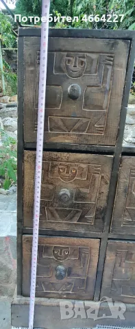 Уникално старинно дървено шкафче / комод – Ръчна дърворезба (Етно/Племенен стил), снимка 4 - Антикварни и старинни предмети - 55601046