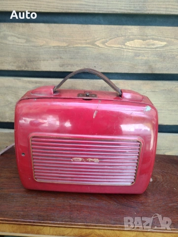 Рядко антикварно лампово радио Grundig „Kleiner Boy“ (1951 г.), снимка 2 - Радиокасетофони, транзистори - 54511692