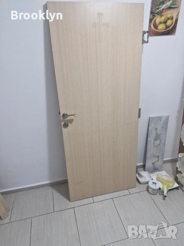 Продава се входна врата