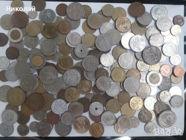 лот от 200 броя чужбински монети.