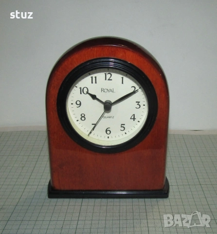 Настолен часовник, масивно дърво, лак, стъкло