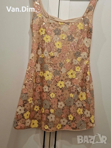 Къса парти рокля с цветни паети.Нова с етикет .М- размер, снимка 2 - Рокли - 54000160
