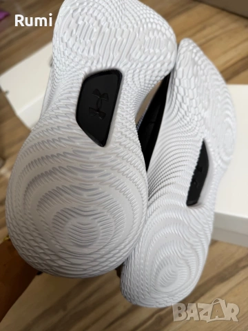 Оригинални нови маратонки Under Armour CURRY 4 FLOTRO! 43,44,45 н, снимка 4 - Маратонки - 53660296