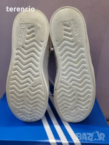 Бели кецки Adidas, снимка 9 - Маратонки - 53962006