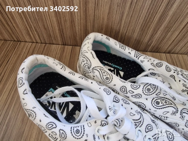 Кецове Vans 42 номер, снимка 3 - Кецове - 54791874