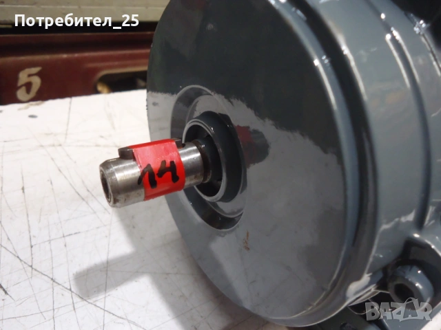 Трифазен ел.мотор 0,37KW - 1360 об/мин., снимка 3 - Електродвигатели - 54876731
