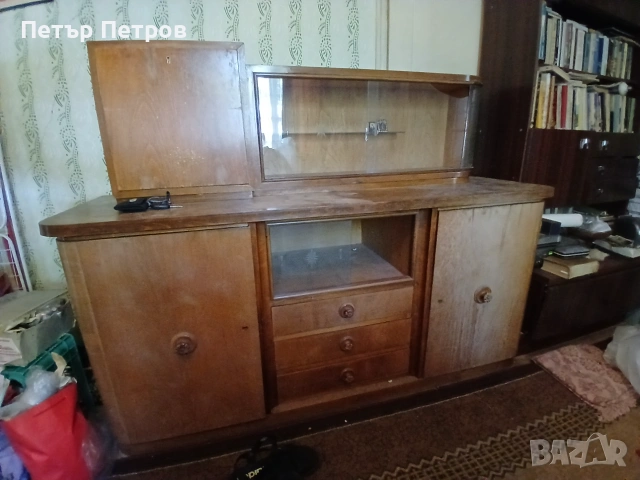 Стар салонен бюфет