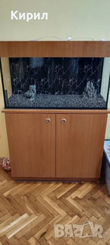 аквариум със шкаф