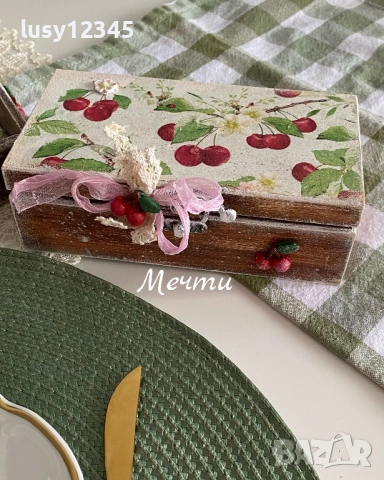 Дървена кутия с 6 пръстена за салфетки с черешки 🍒🌿🌸, снимка 7 - Прибори за хранене, готвене и сервиране - 54489952