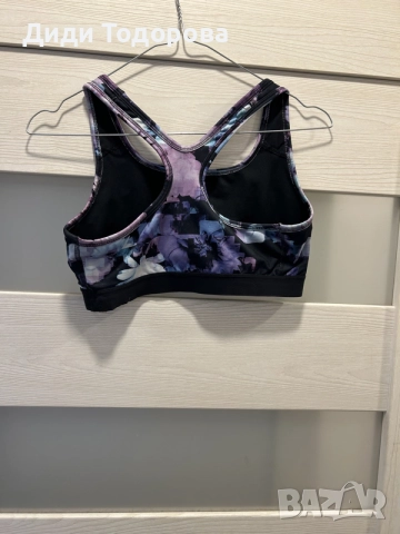Оригинален дамски топ Nike, снимка 2 - Спортна екипировка - 55274397