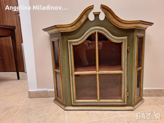 Витрина за стена ръчно изрисувана