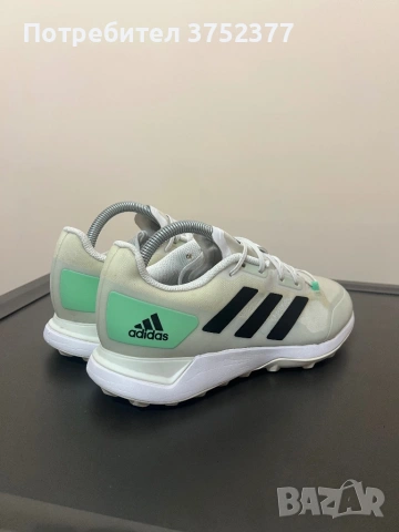 Оригинални маратонки Adidas 42 номер , снимка 3 - Маратонки - 53960413