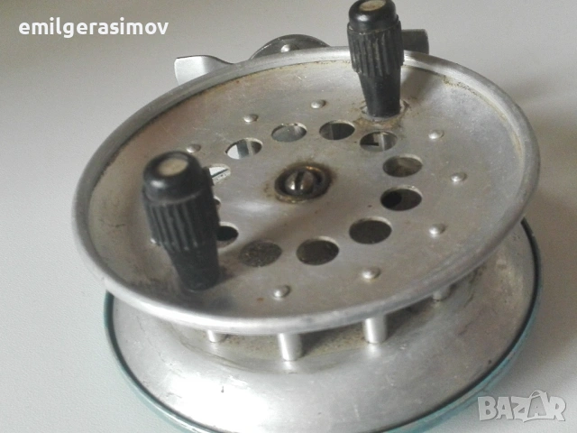 Стар щик и две риболовни макари.., снимка 11 - Антикварни и старинни предмети - 53938949