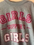 Сив дамски суичър с гумирана щампа GIRLS SUPPORT GIRLS 🩷 М размер с овърсайз кройка 🩷 50% памук 🩷, снимка 2