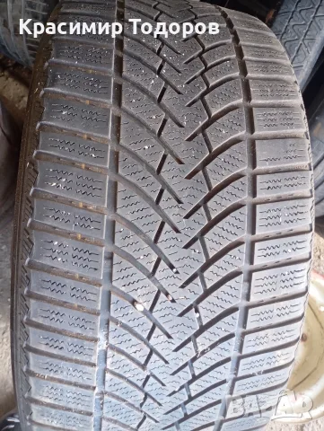 гуми за автомобил 255/40R19, снимка 2 - Гуми и джанти - 55509129