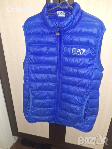 Олекотен мъжки елек EA7 Emporio Armani в кралско син цвят размерS/M като нов