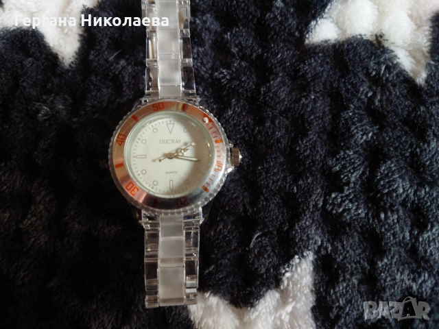 Пластмасов часовник 