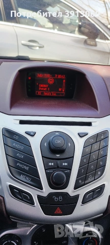 Продавам оригинално управление с въздуховоди +дисплей за Форд Фиеста 2011г 