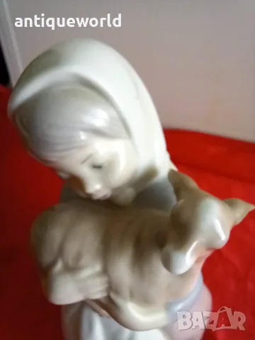 NAO by Llandro ,Порцеланова Статуетка "Момиче с Агънце"1977г., снимка 2 - Антикварни и старинни предмети - 55323890