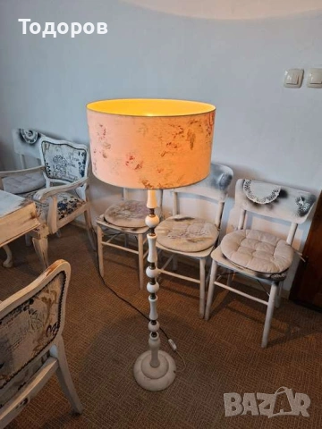 Лампион за под на стойка