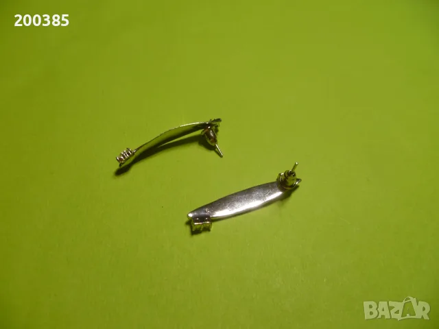 Сребърни обеци на винт с бели кристали., снимка 3 - Обеци - 55661222