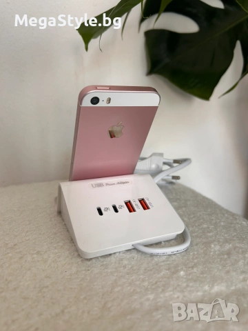 Настолна USB зарядна станция със стойка за телефон – 4 порта (2× USB-C PD + 2× USB-A)
