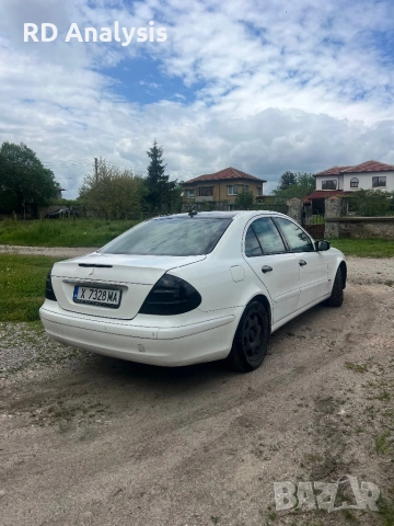 Mercedes E 220, снимка 4 - Автомобили и джипове - 54581281