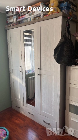 Бял гардероб  143 широк, висок 200 и дълбок 60