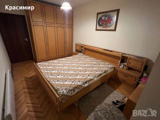 Продавам спалня с гардероб, нощни шкафчета и огледало