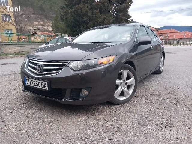 Продавам Honda Accord