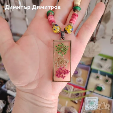 Дълъг дамски гердан със сушени цветя, стъклени мъниста, кокос и дърво. Бижута Луди гъби. , снимка 3 - Колиета, медальони, синджири - 55302104