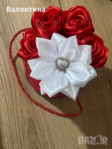 Кутия със 6 сатенени рози! 