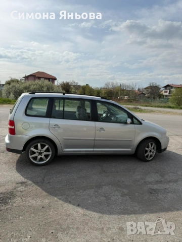 VW Touran 2.0 TDI, снимка 4 - Автомобили и джипове - 54221557