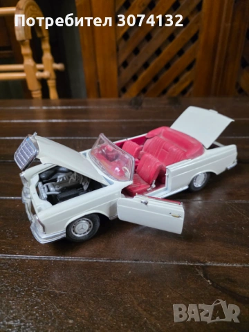 Колекционерска количка Mercedes Benz 280 SE 1961, снимка 6 - Колекции - 54555828