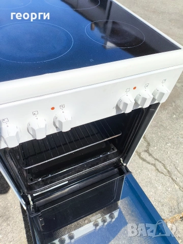 Печка Zanussi 50 см с керамичен плот и вентилатор, снимка 2 - Печки, фурни - 53986696