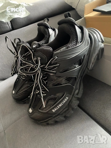 Balenciaga track