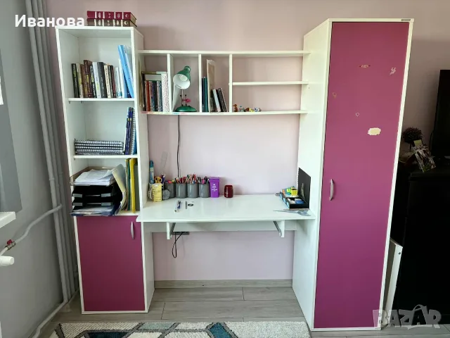 Бюро, гардероб, етажерки, шкаф и стол в бяло и розово модулна система