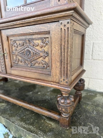 Масивна ретро витрина с дърворезба и стъклени врати, снимка 6 - Секции и витрини - 53958282