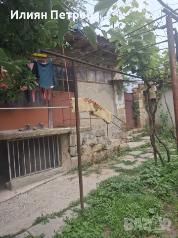 Просторна къща с нов покрив, голям двор, кладенец и панорамна гледка – с. Добрина, снимка 6 - Къщи - 55339775