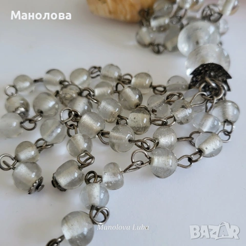 Винтидж колие, изработено от прозрачно бели мъниста., снимка 2 - Колиета, медальони, синджири - 55238485